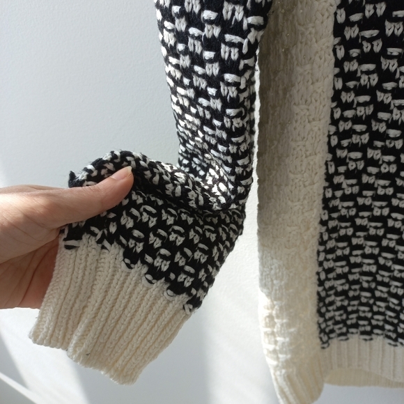 Calvin Klein Women's Black/Cream Cowl Neck Sweater Size M US - Picture 7 of 13